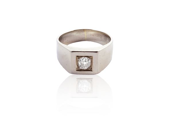 White gold chevalier ring with diamond