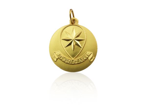 Yellow gold medal pendant