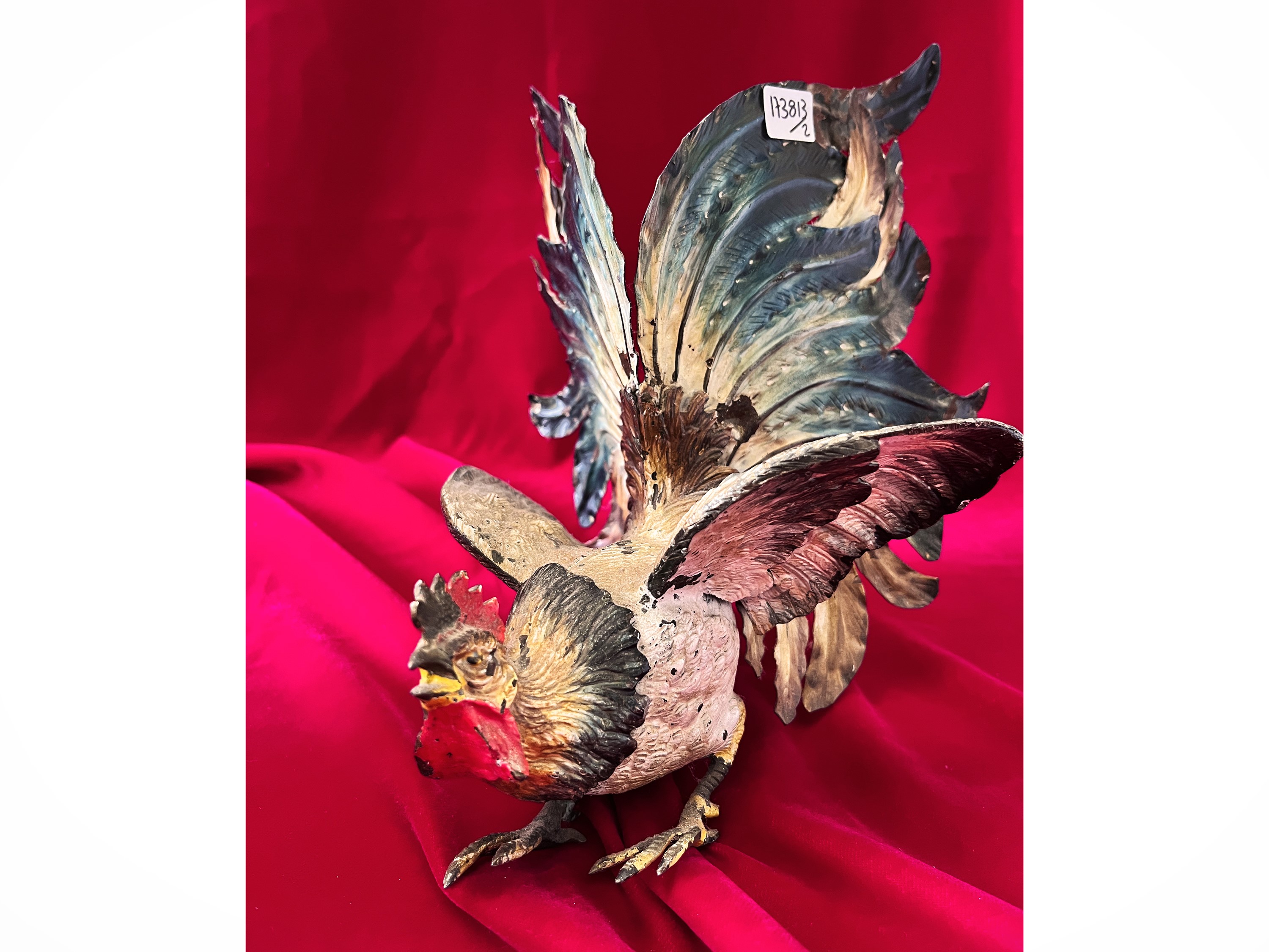 Coppia di figure in metallo smaltato