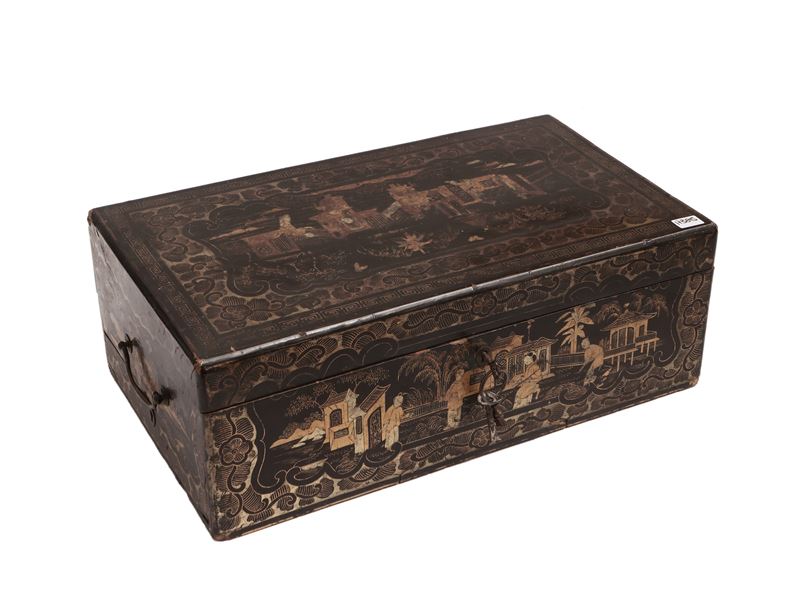 Cofanetto da viaggio in legno ebanizzato e laccato a chinoserie