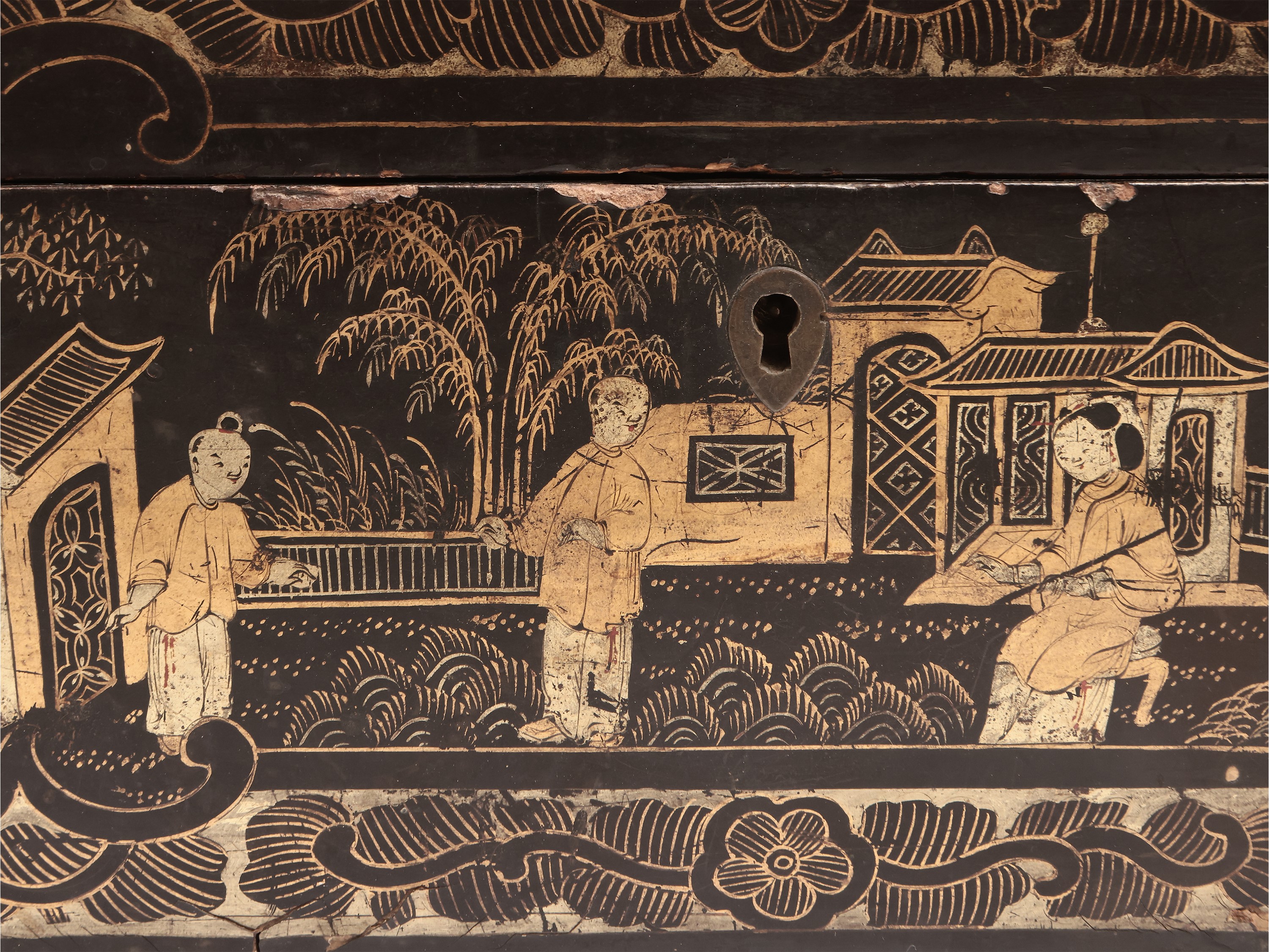 Cofanetto da viaggio in legno ebanizzato e laccato a chinoserie