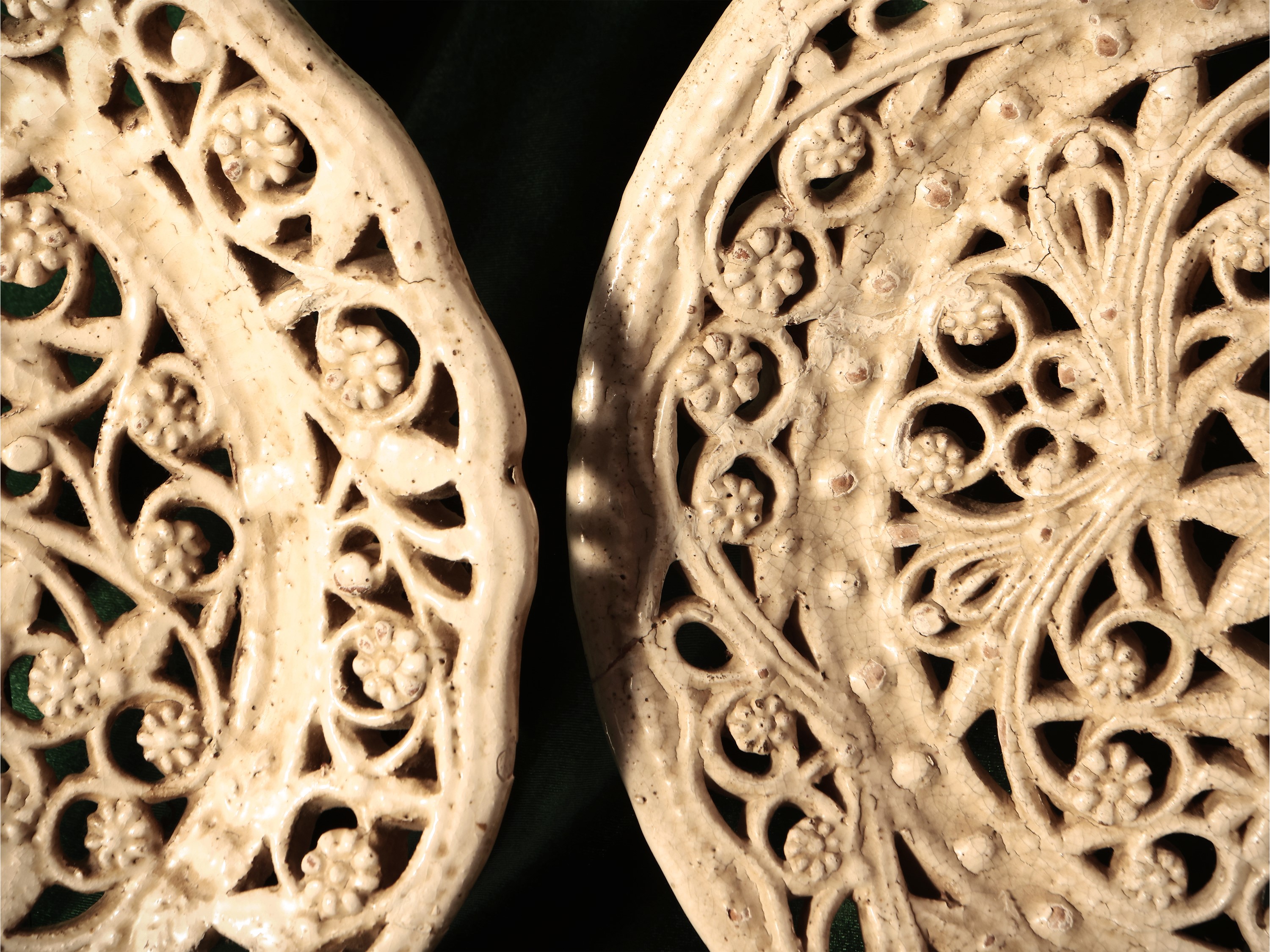 Due Piatti da Parata in Terracotta Smaltata