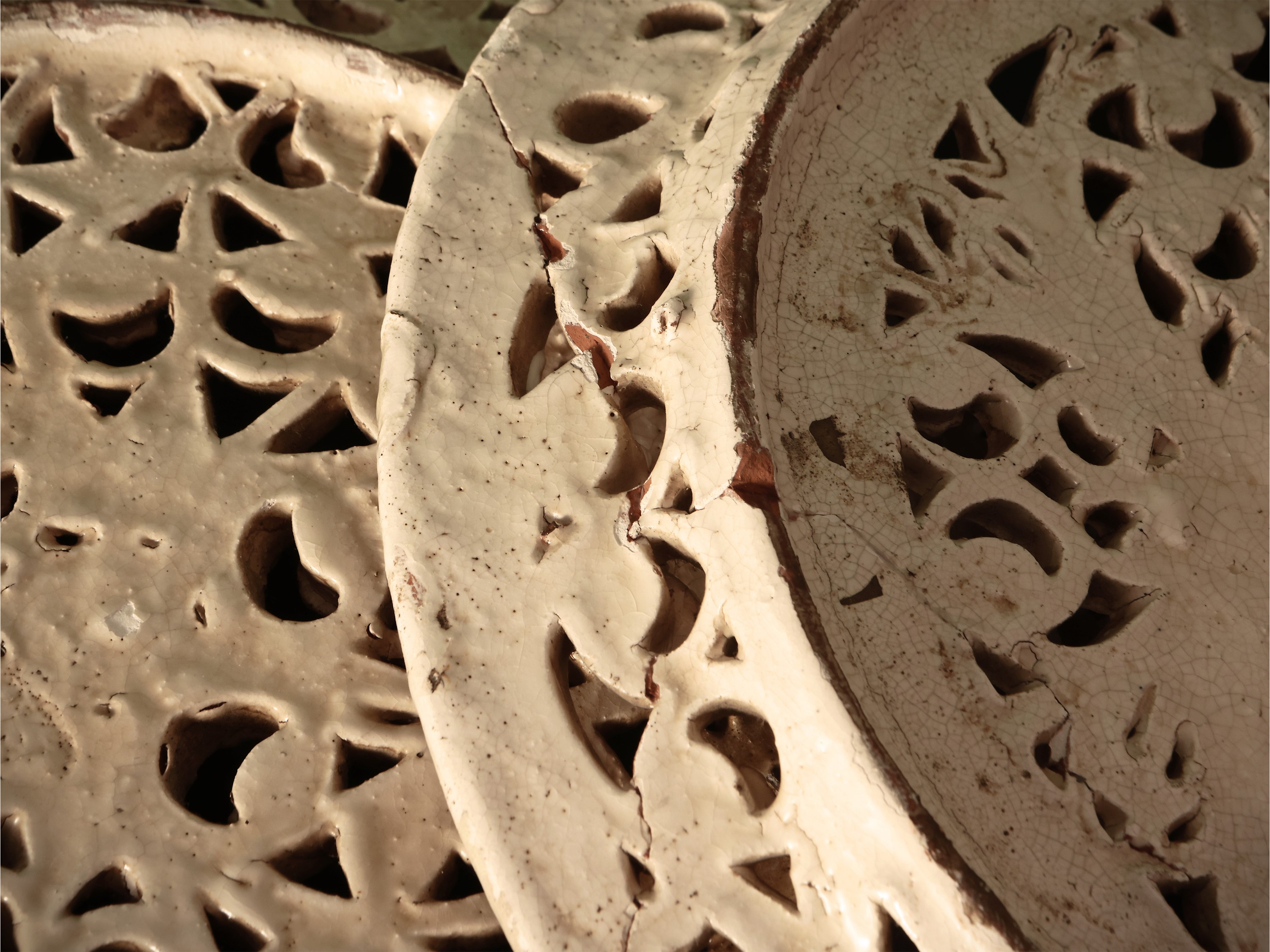 Due Piatti da Parata in Terracotta Smaltata