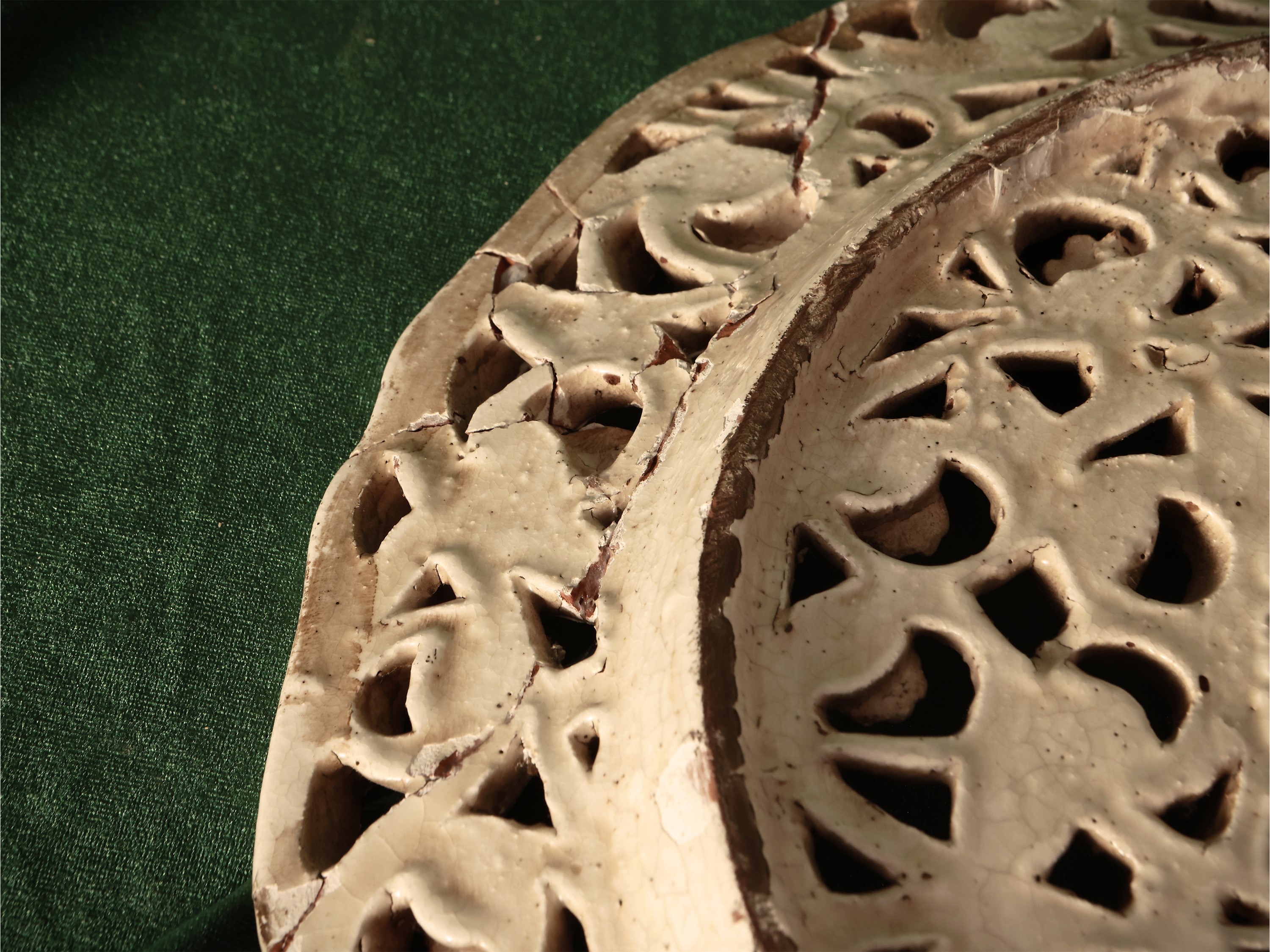 Due Piatti da Parata in Terracotta Smaltata