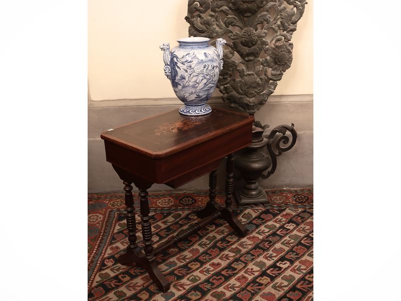 Tavolino da lavoro in noce