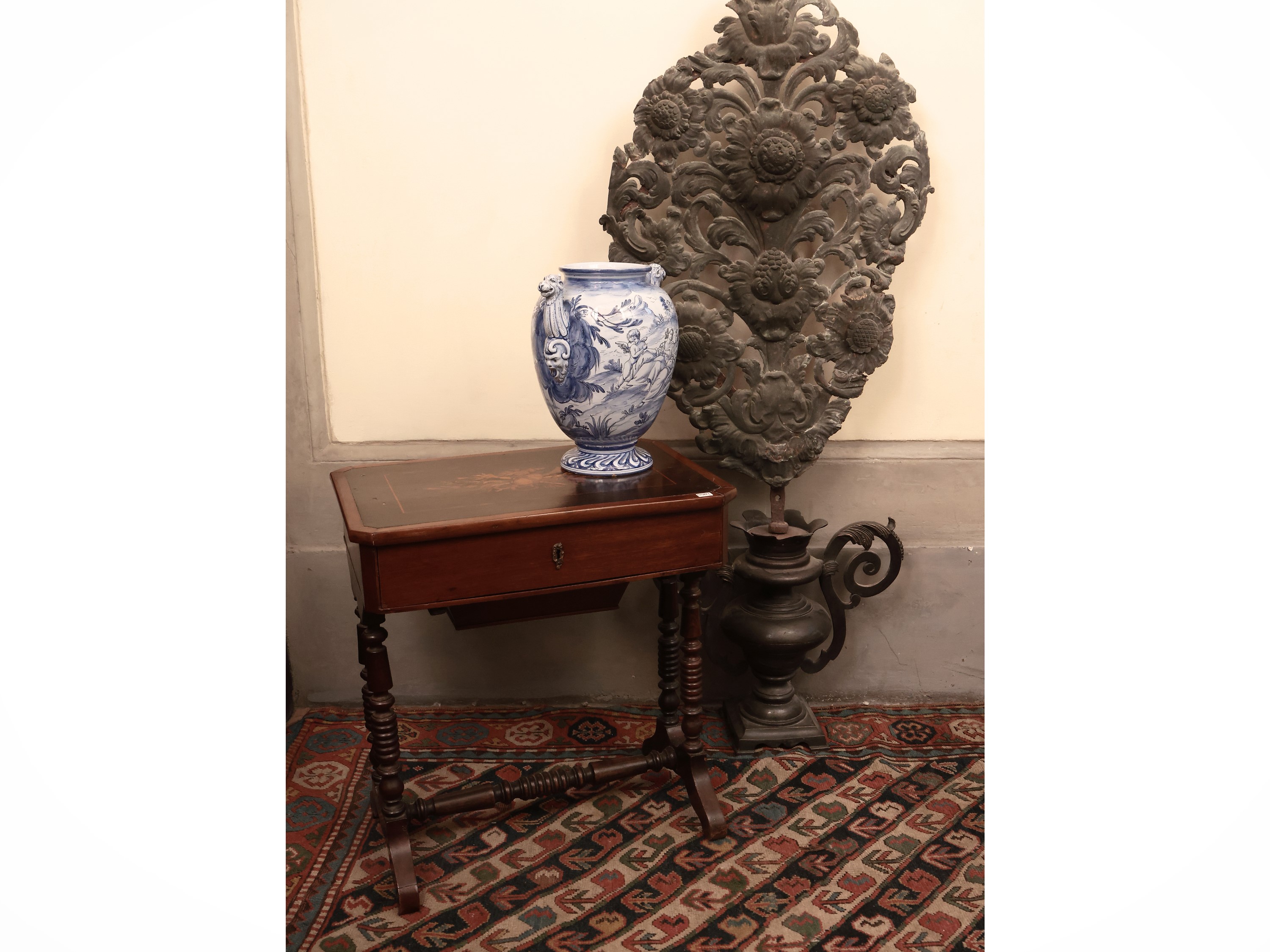 Tavolino da lavoro in noce