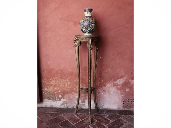 Gueridon in legno intagliato e dorato