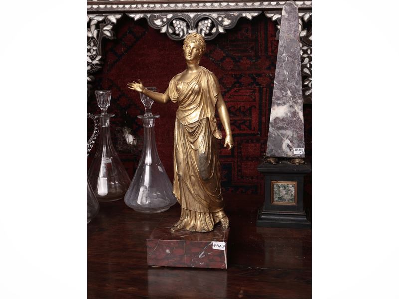 Figura Femminile Neoclassica in Bronzo Dorato