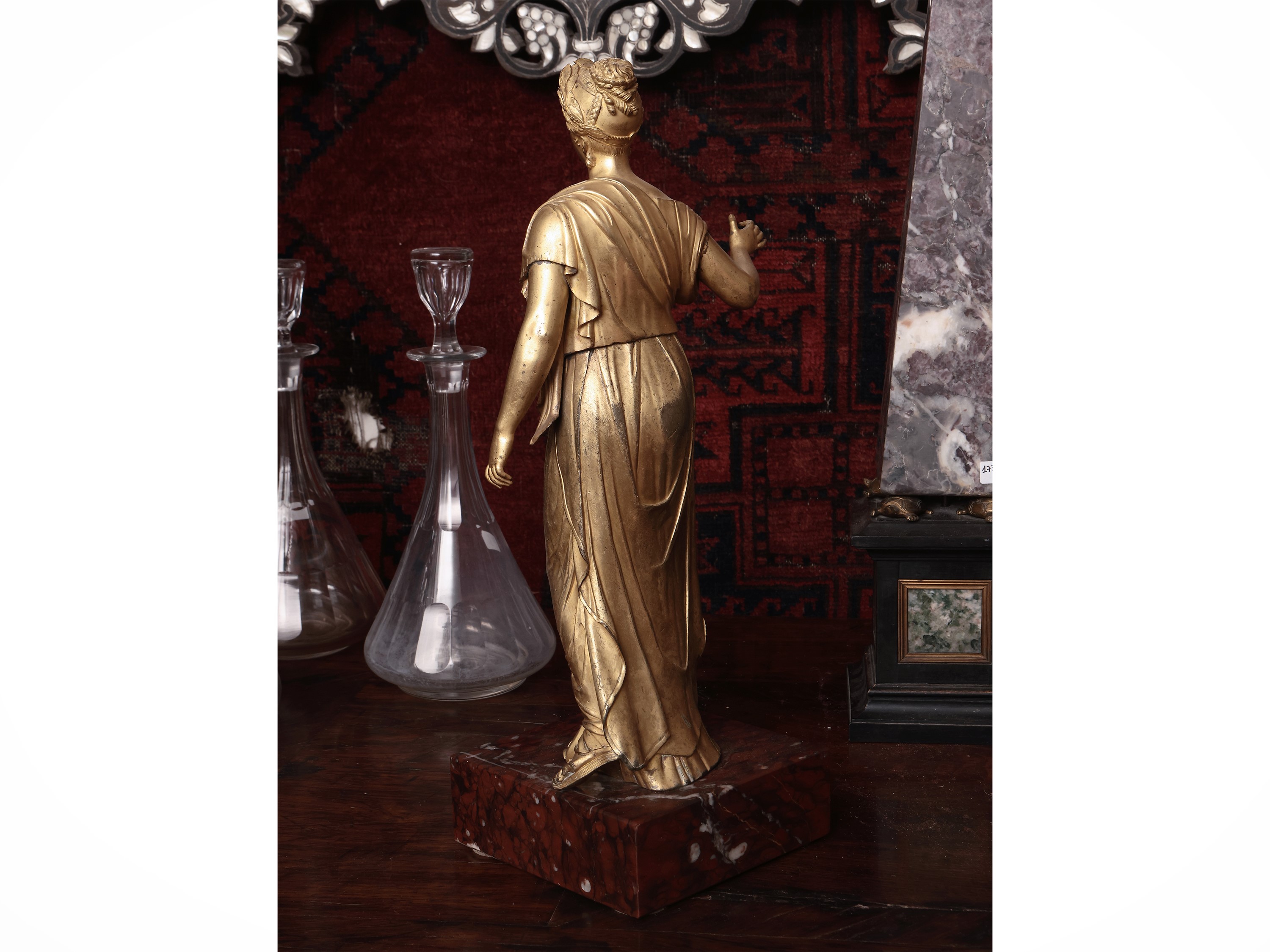 Figura Femminile Neoclassica in Bronzo Dorato