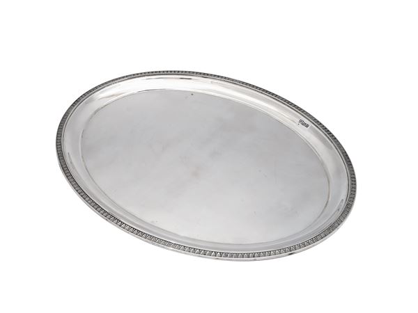 Oval tray in silver
