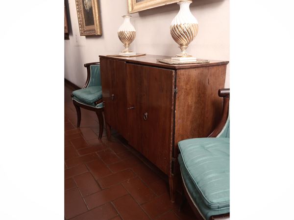 Piccola credenza in ciliegio