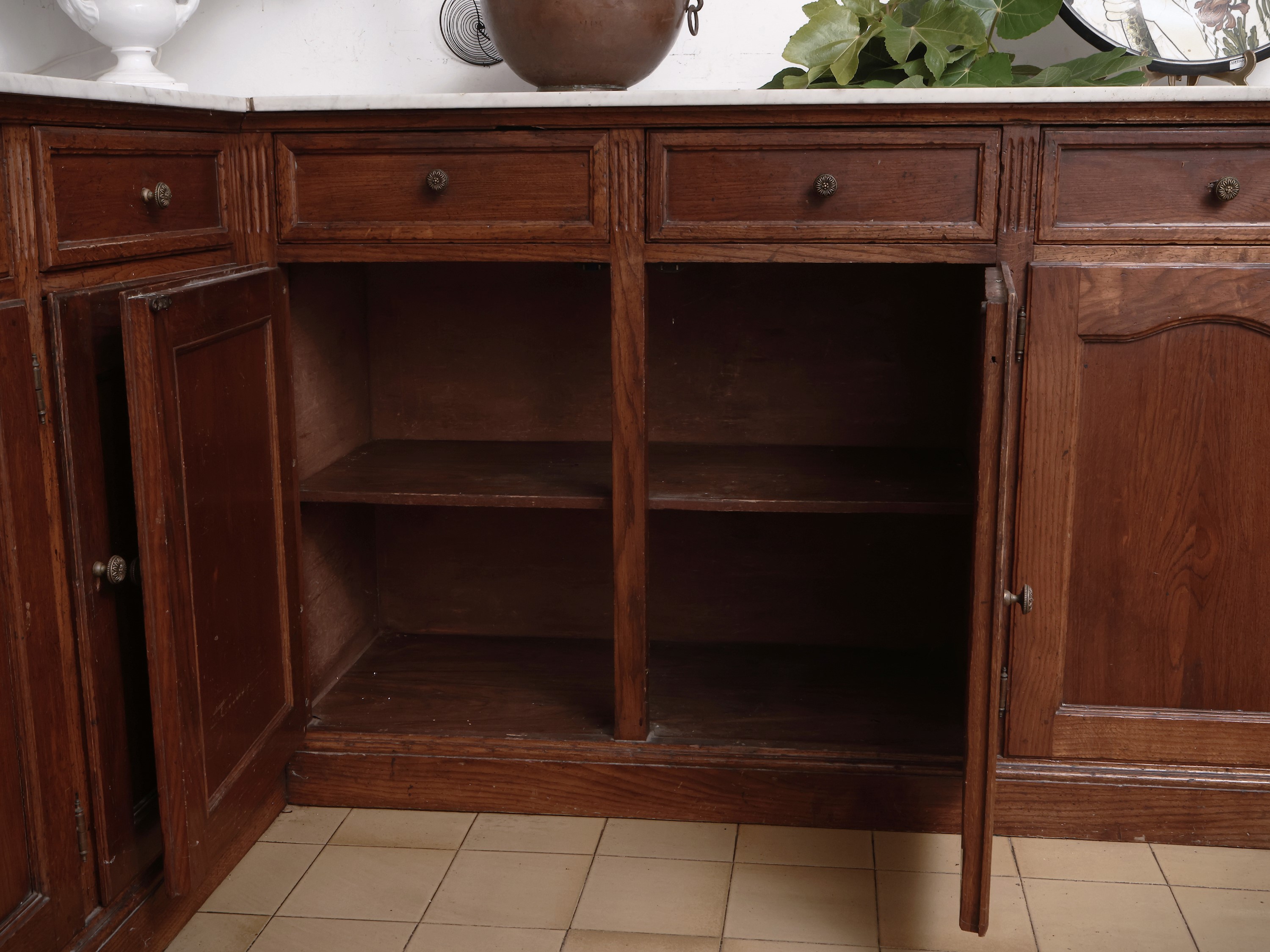 Grande Mobile da Cucina Ad Angolo in Noce