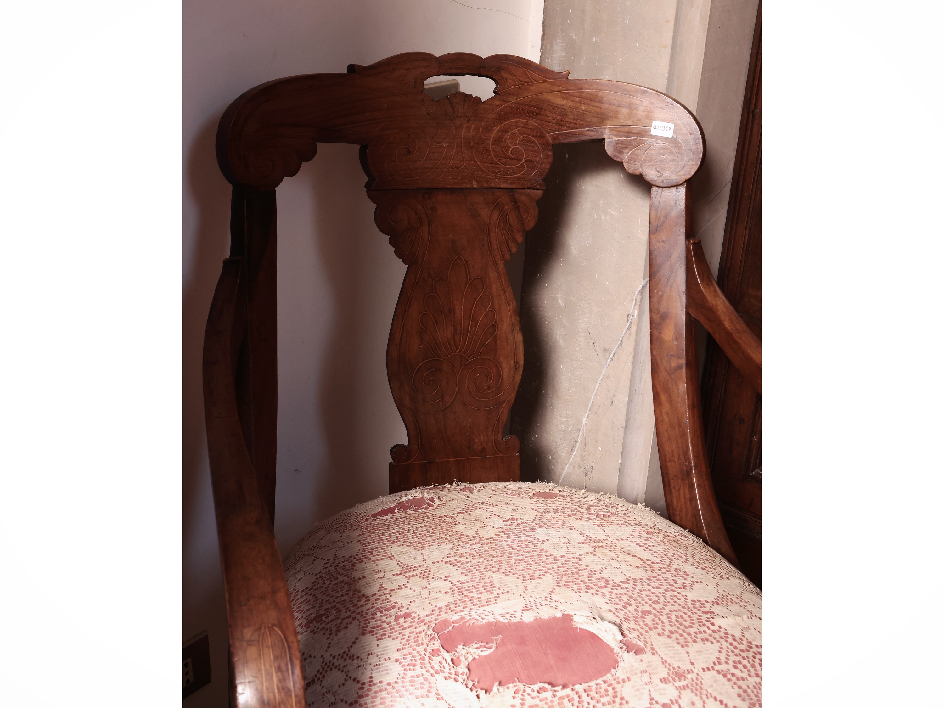 Poltroncina a Pozzetto in Noce e Piuma di Noce