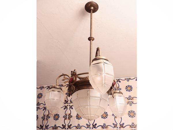 Lampadario in metallo dorato