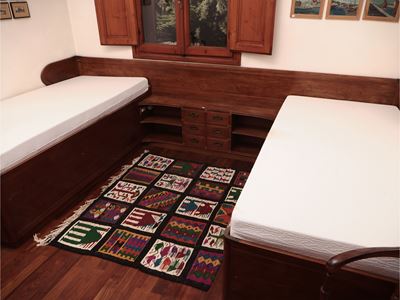 Finimento per Camera da Letto in Stile Marina in Noce