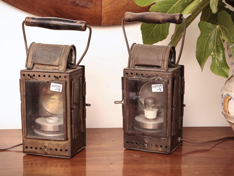 Coppia di Lanterne da Nave in Metallo
