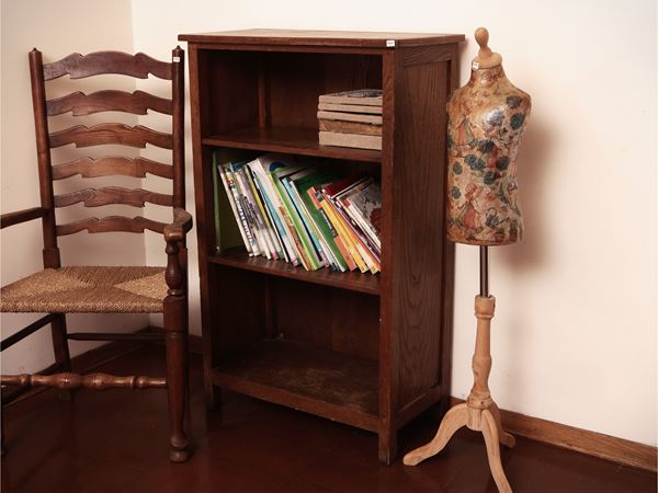 Piccola libreria rustica in legno tenero
