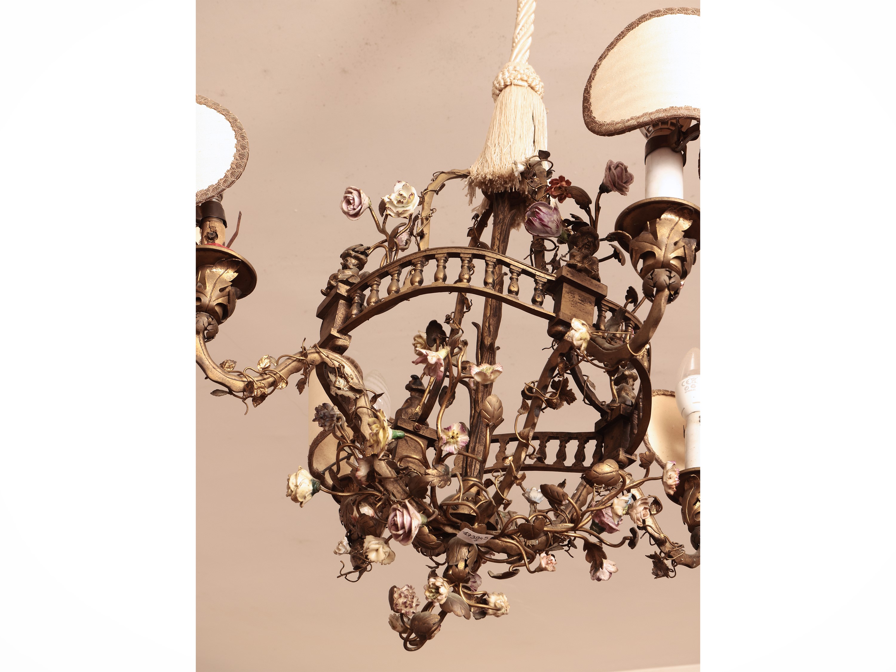 Lampadario in Metallo Dorato e Ceramica Policroma