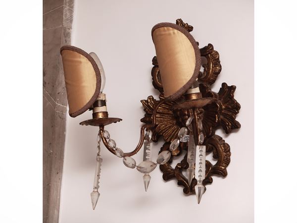 Coppia di applique in legno intagliato e dorato