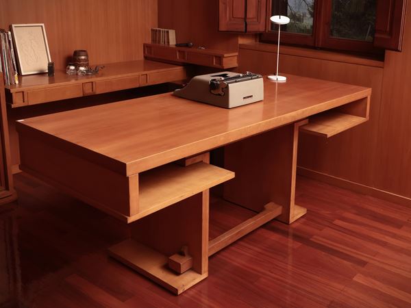 Scrivania da centro di gusto contemporaneo in faggio