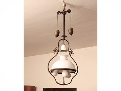 Lampadario in Ferro Battuto e Vetro Lattimo