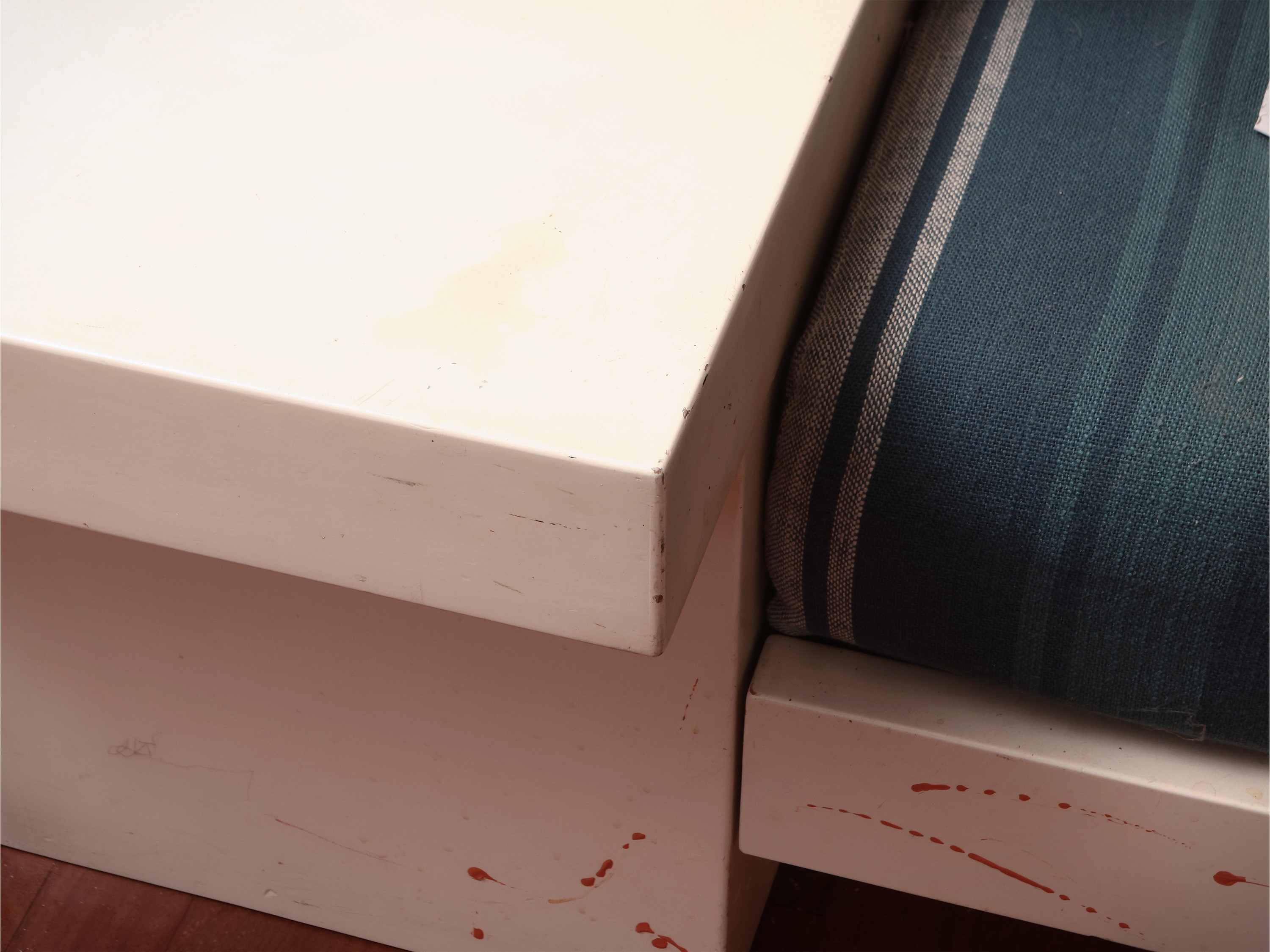 Finimento da Salotto in Laminato Bianco