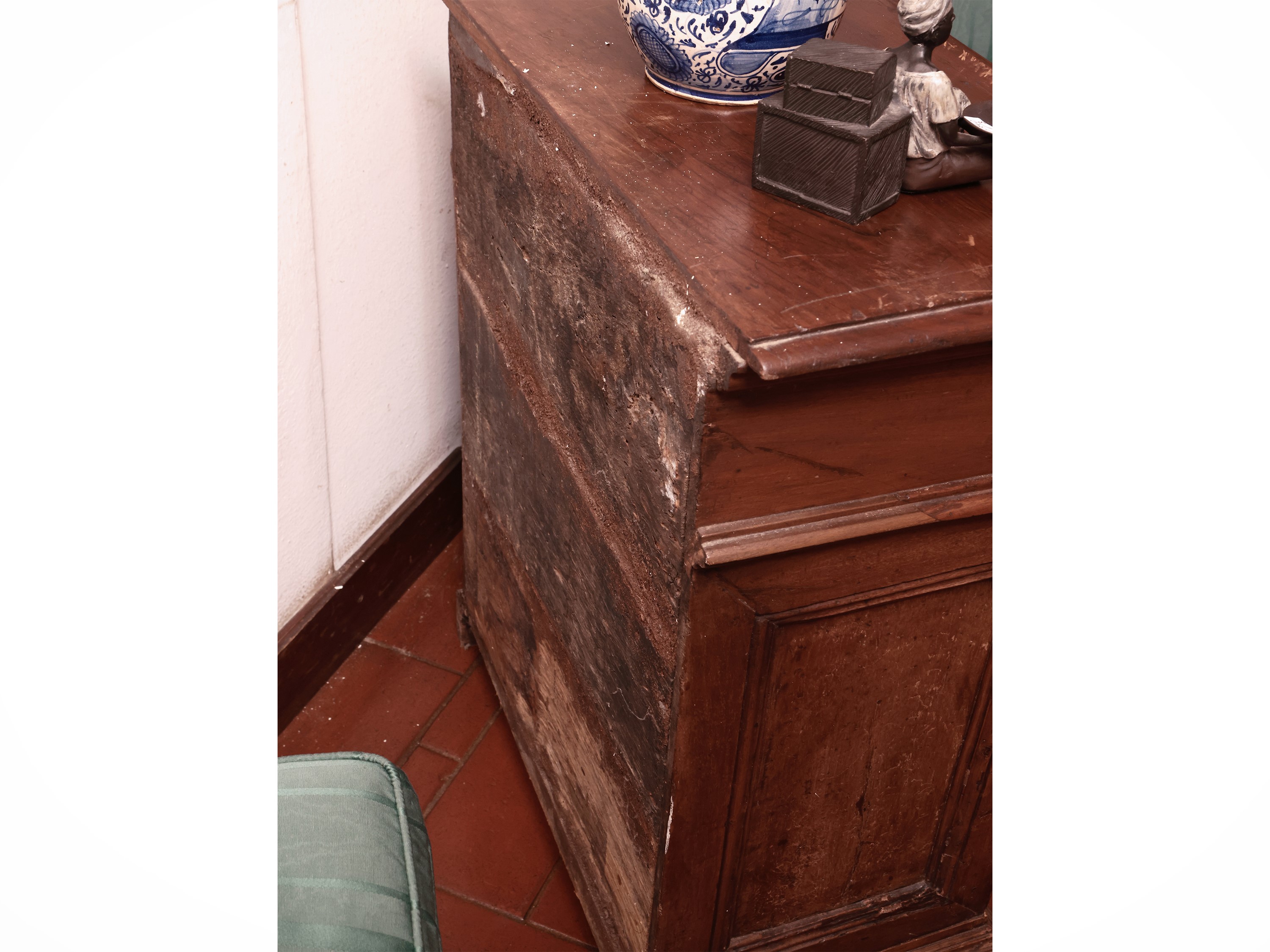 Piccolo Cassettone in Noce