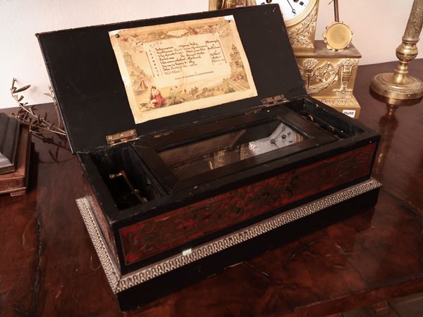 Scatola musicale in legno ebanizzato