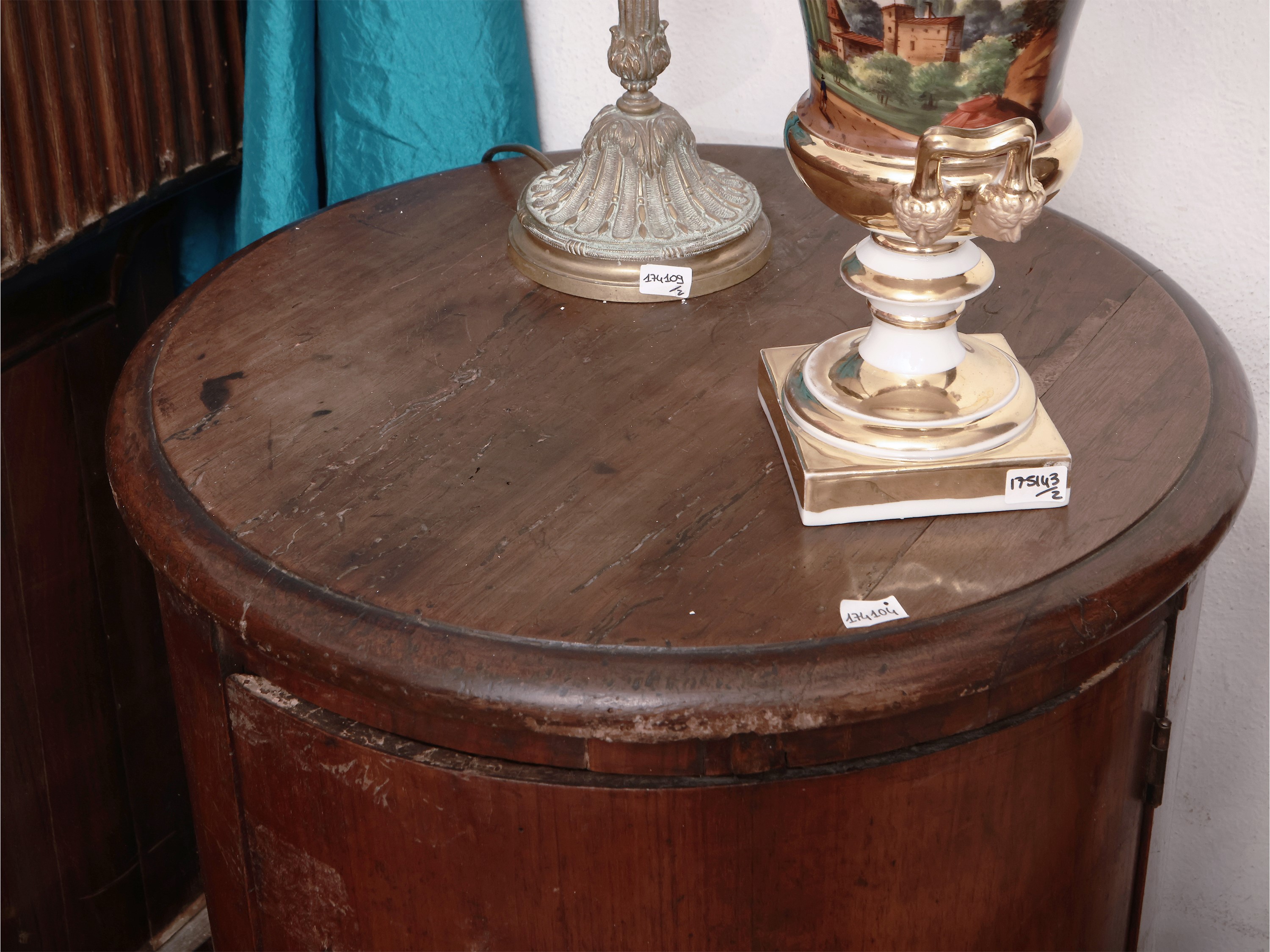 Comodino a Tamburo in Noce