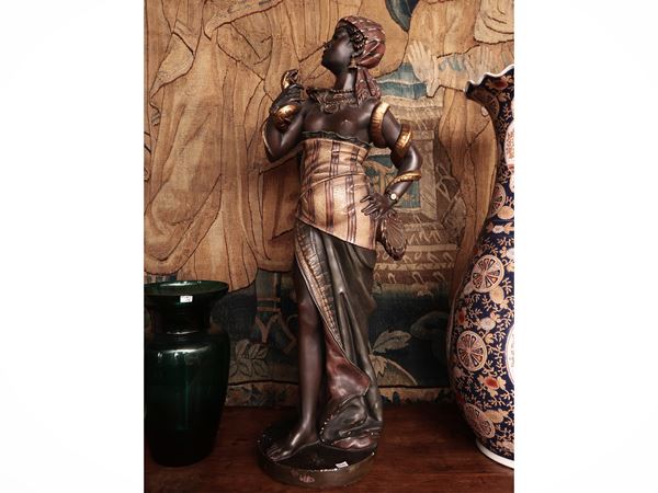 Grande figura in gesso patinato e dipinto