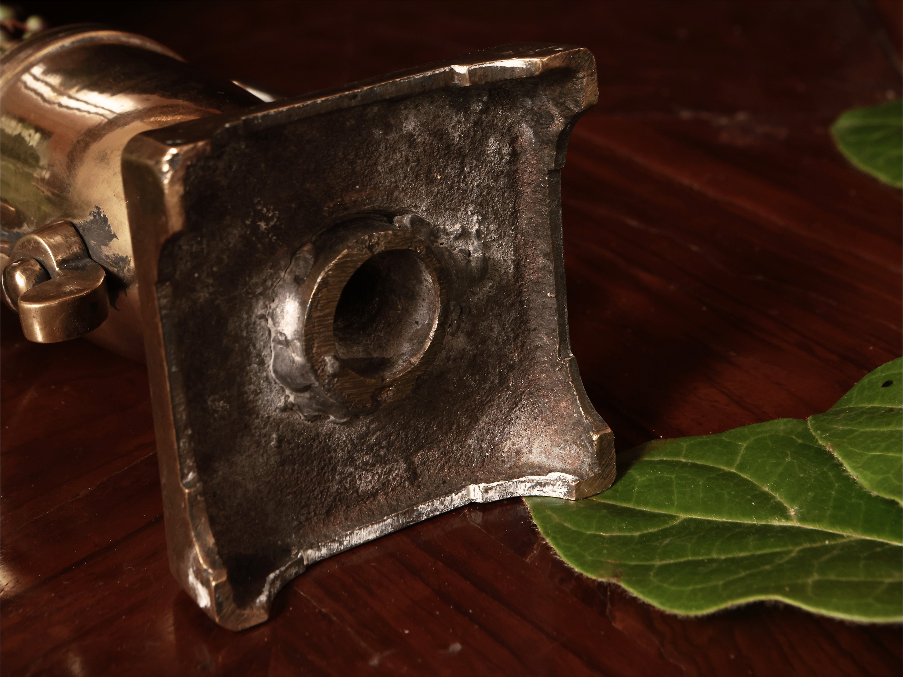 Coppia di Piccoli Vasi Portapalmette in Ottone