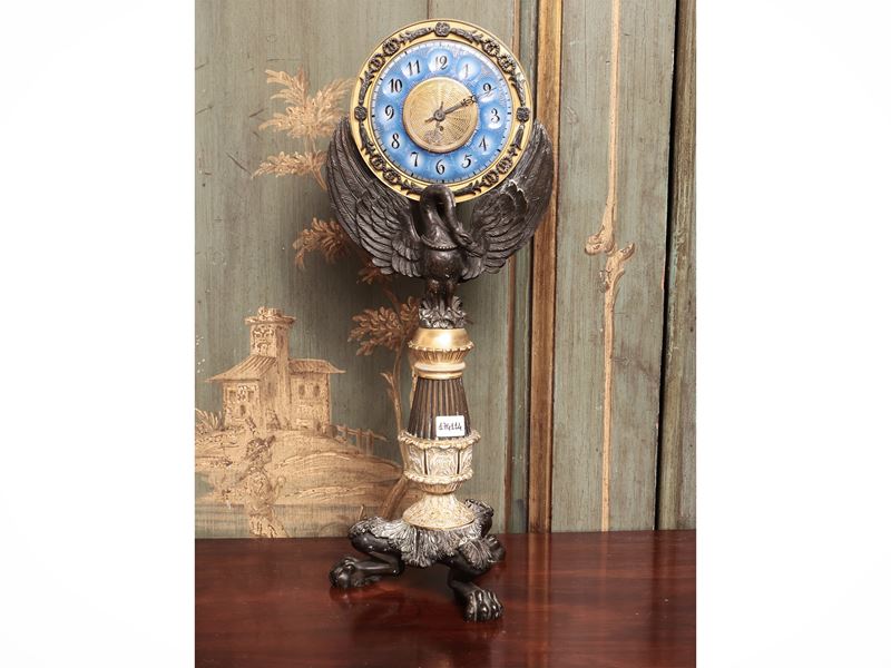 Orologio notturno in bronzo patinato e dorato