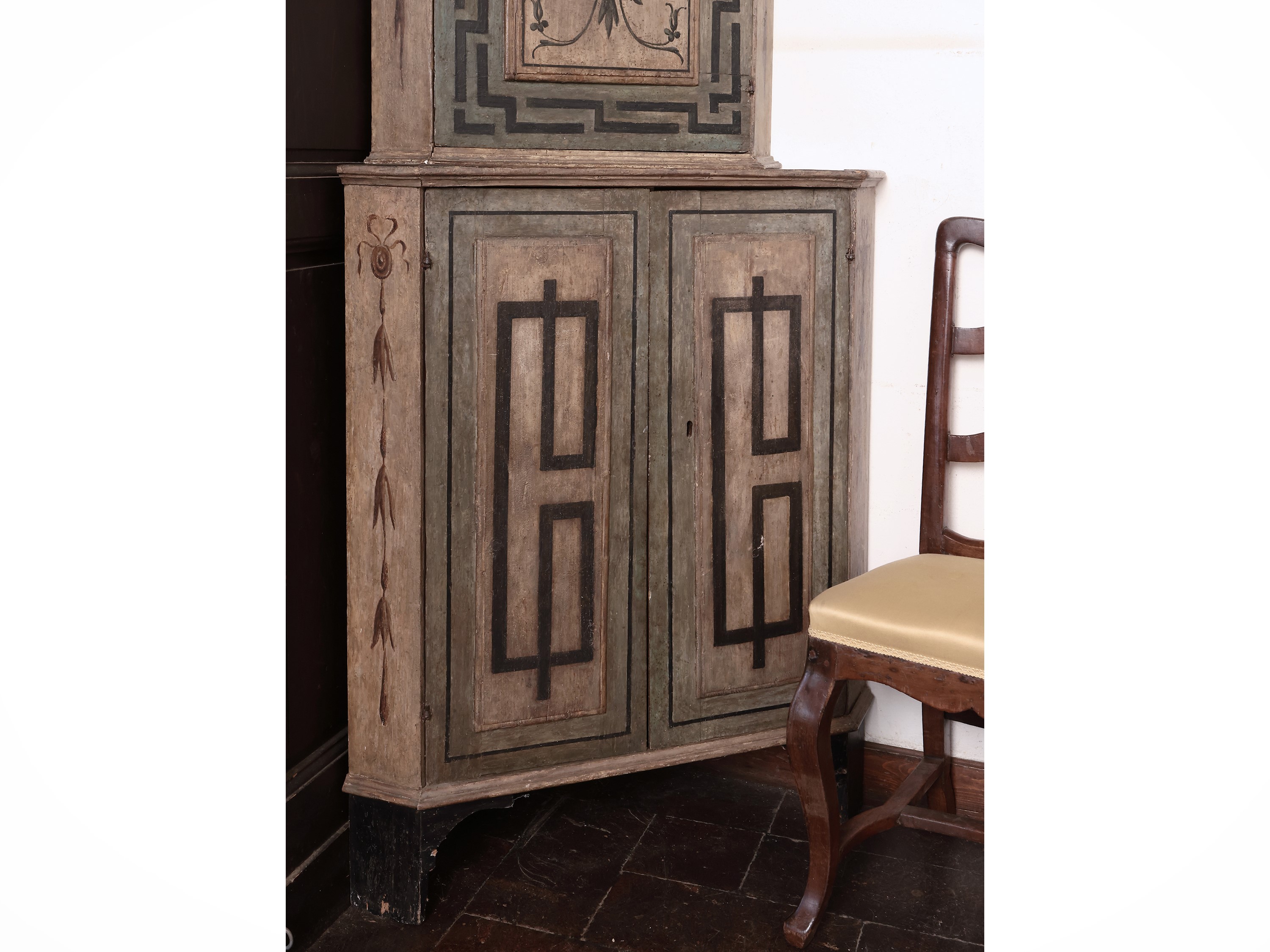 Angoliera a Due Corpi in Legno Tenero