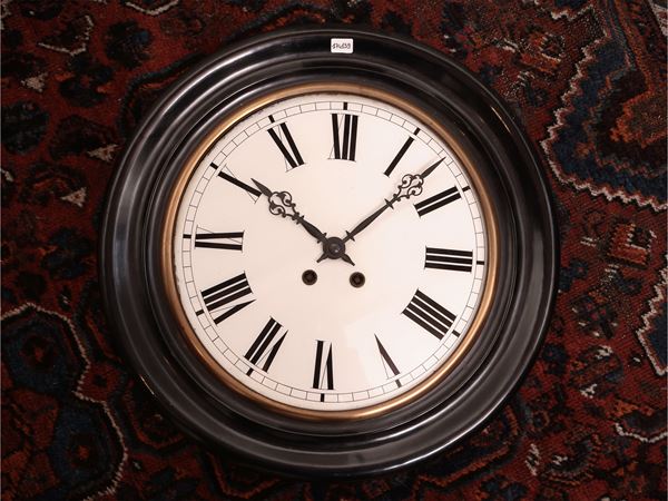 Orologio a parete con cornice in legno ebanizzato