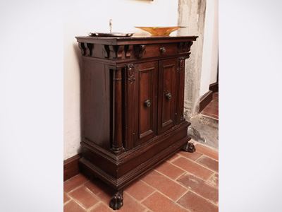 Piccola Credenza in Noce