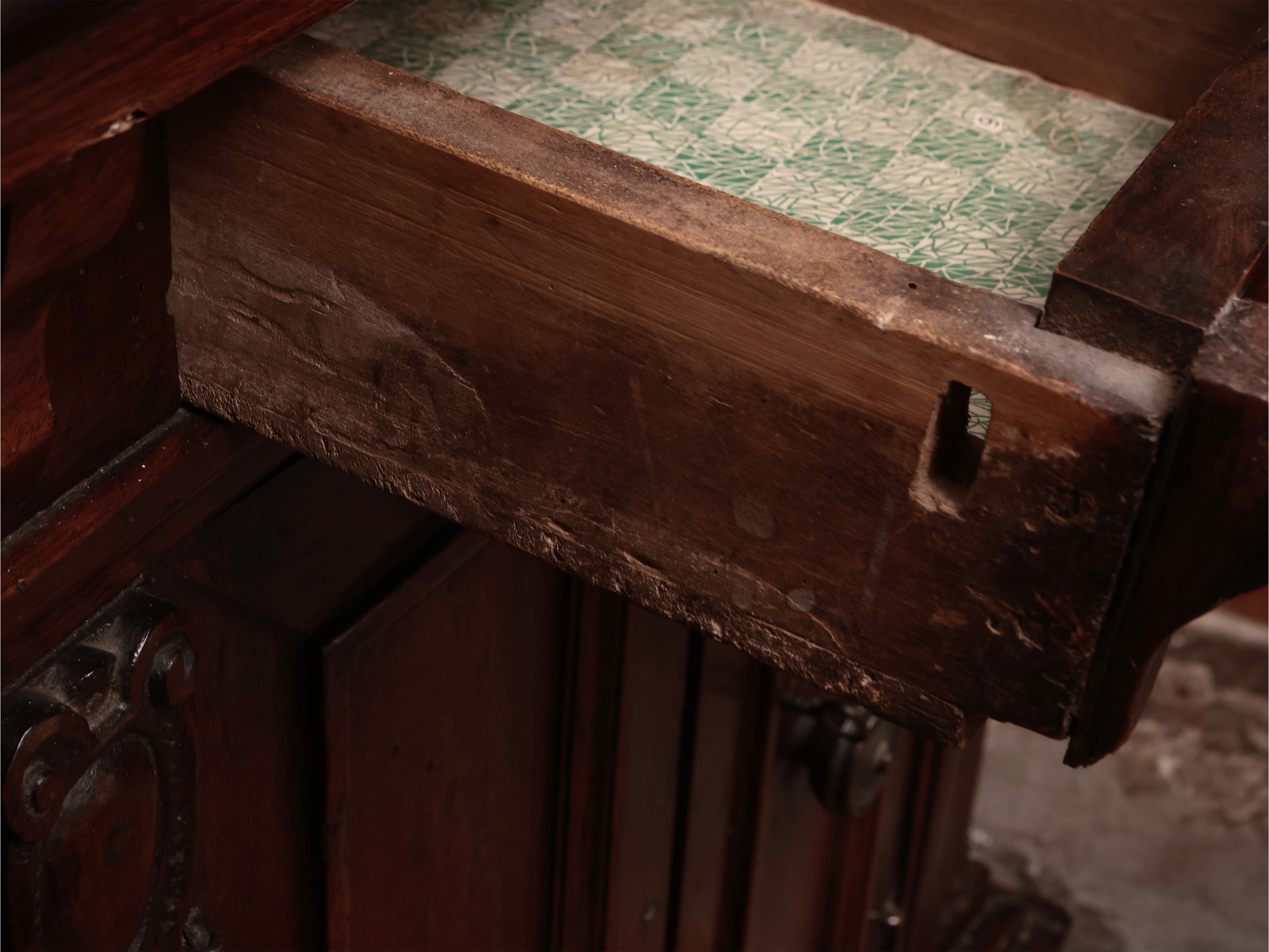 Piccola Credenza in Noce