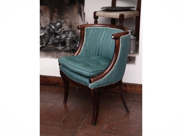 Coppia di poltroncine a pozzetto in ciliegio