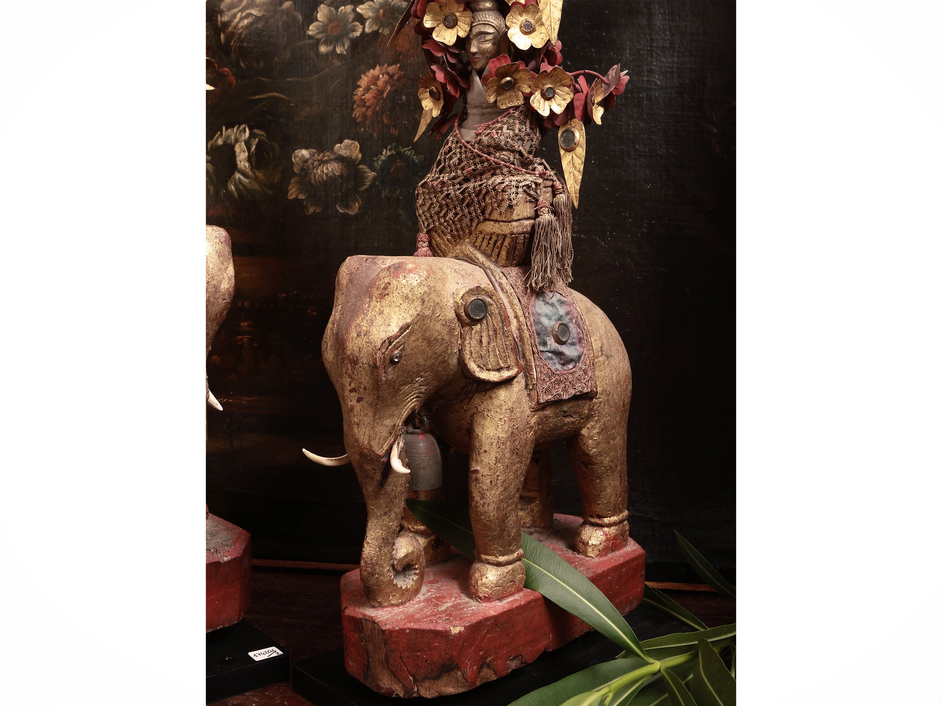 Coppia di Sculture in Legno Dorato