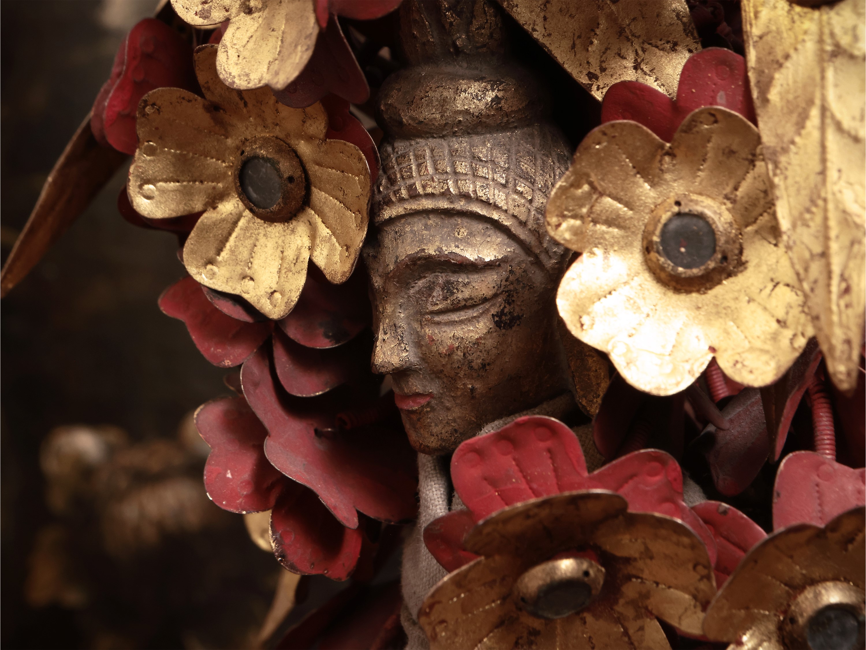 Coppia di Sculture in Legno Dorato