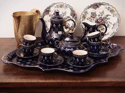 Società Ceramica Richard, Servizio da caffè in terraglia decorato con gigli di Francia