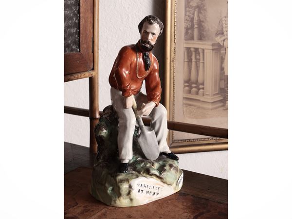 Figura in terraglia vittoriana