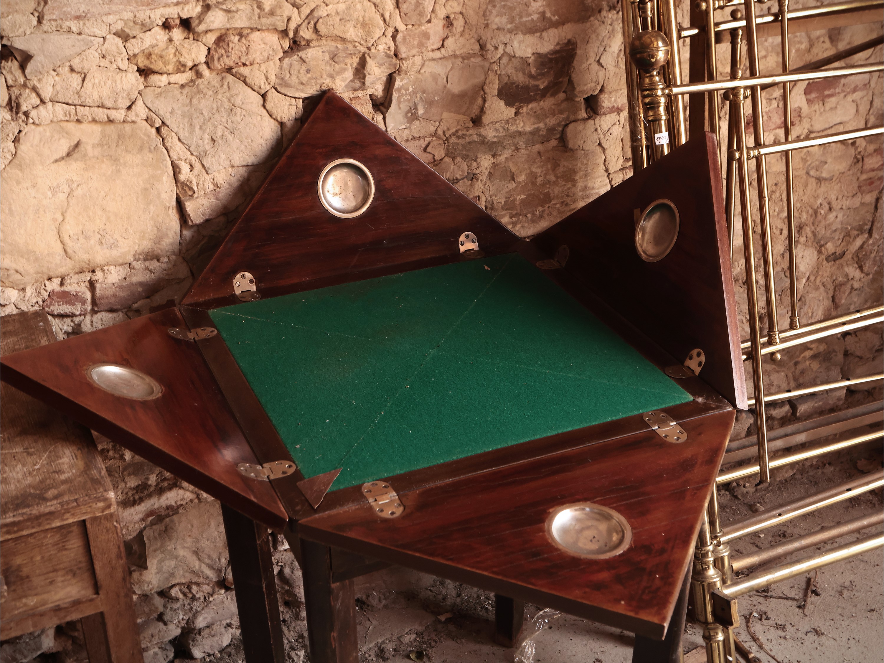 Tavolino da Gioco a Fazzoletto Impiallacciato in Mogano