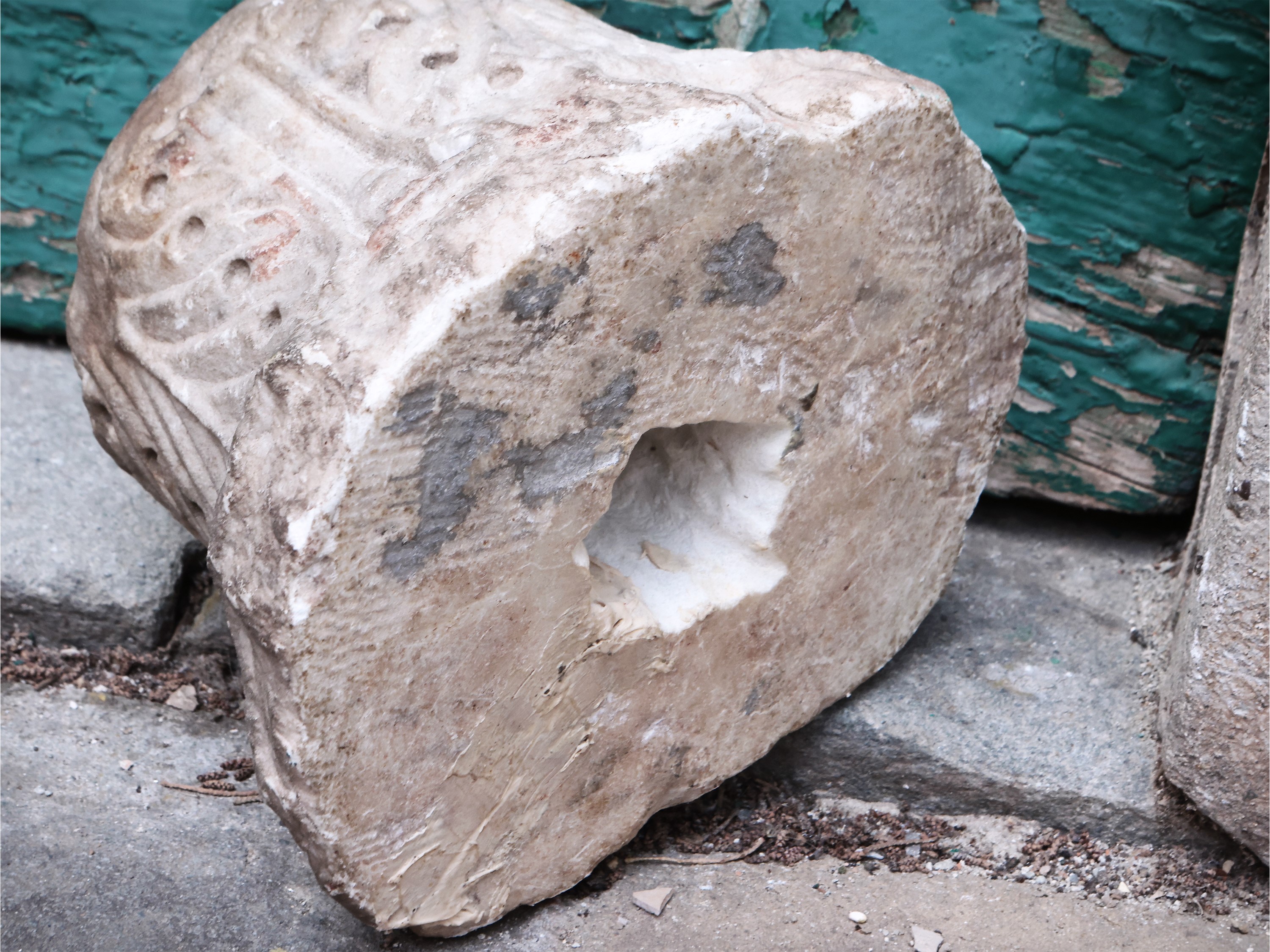 Frammento di Antico Capitello in Marmo