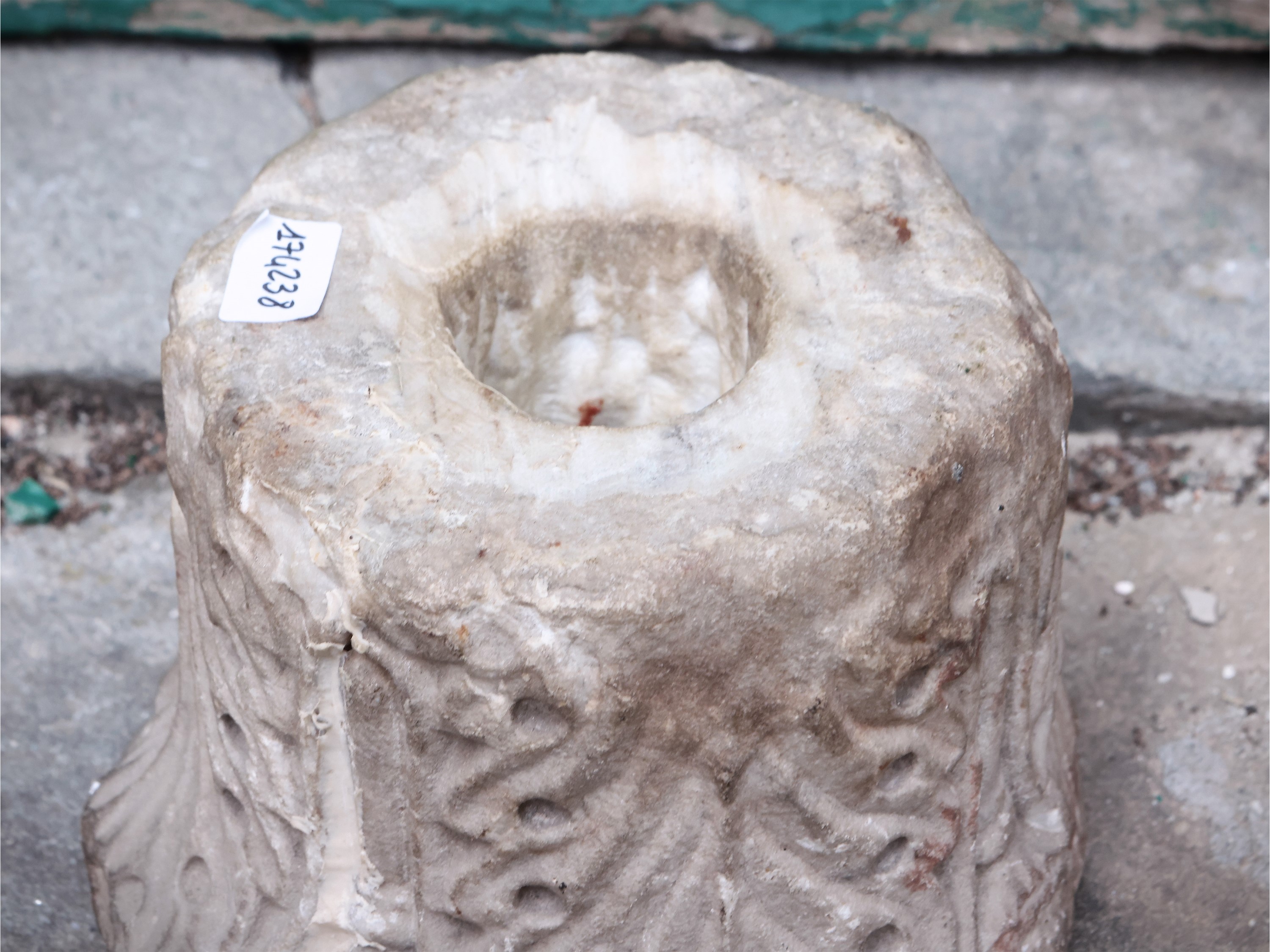 Frammento di Antico Capitello in Marmo