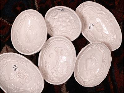 Raccolta di Sei Formine in Terracotta Smaltata per Gelo di Melone e Budini
