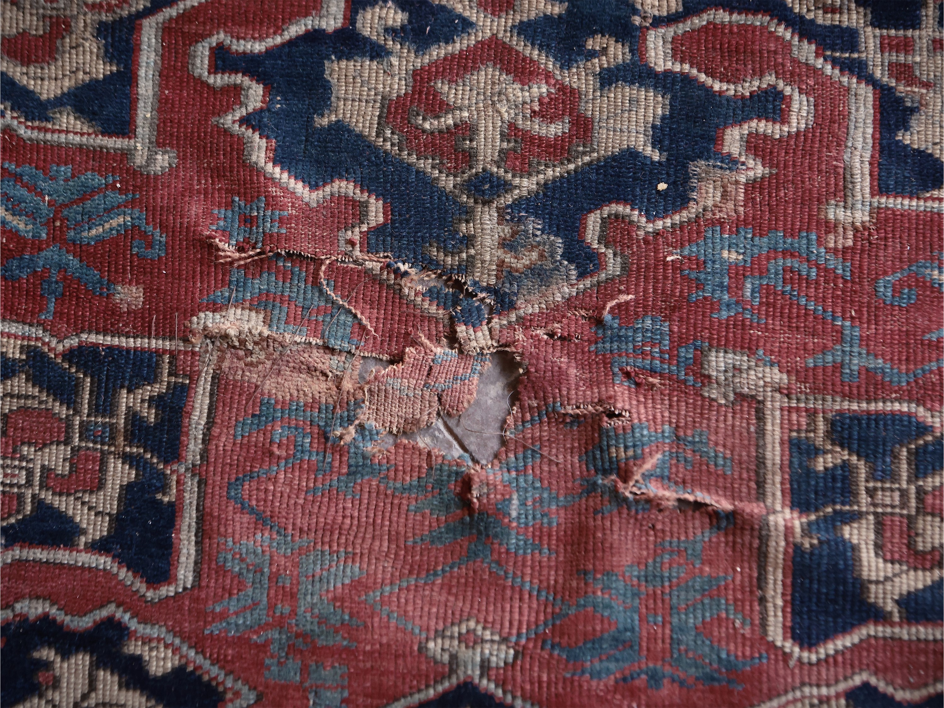 Tappeto Caucasico Ushak di Vecchia Manifattura