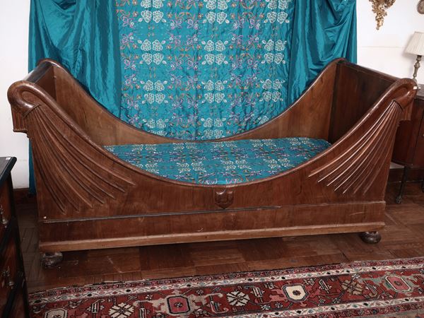 Letto singolo a barca in noce