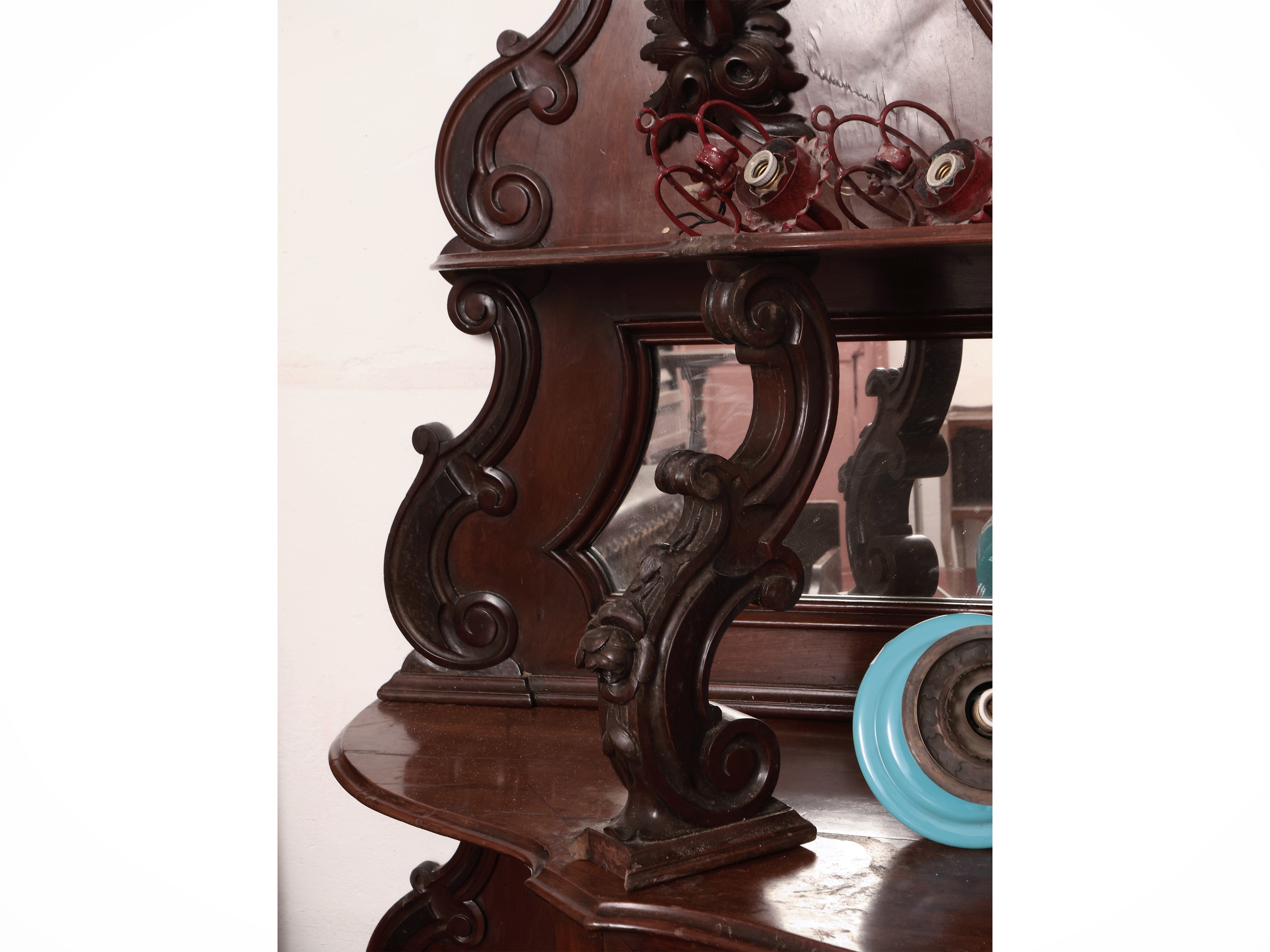 Credenza con alzata in noce