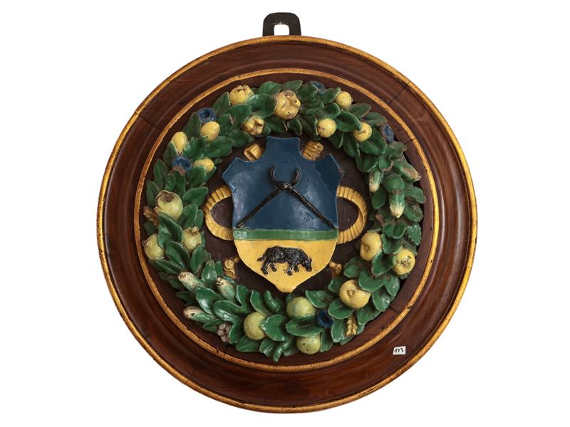 Bottega dei della Robbia (marco della Robbia?) - Stemma Gentilizio con Tenaglie e Bue Nero Entro ...