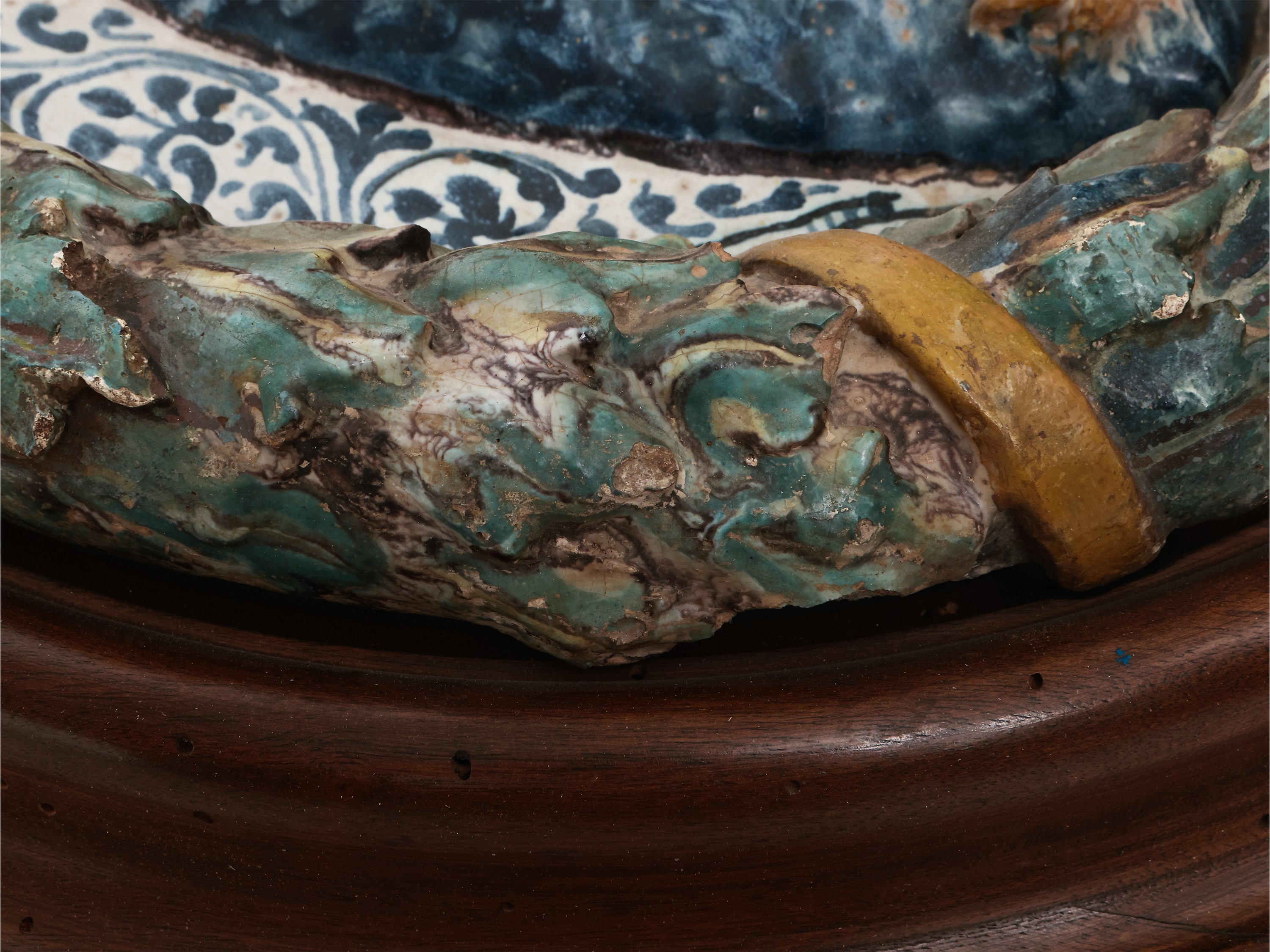 Stemma gentilizio con leone rampante e stella a otto punte